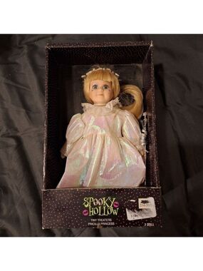 Jo Anns Fabric Priscilla Princess Porcelain Doll Halloween
